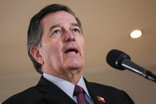 Canciller Ampuero envía tres mensajes a Evo Morales: Acatar, acatar y acatar