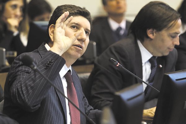 Arca fiscal en modo ajuste: gasto crecería 3,3% este año e ingresos menos de 2% en 2019