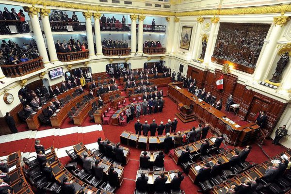 Perú volverá a tener dos cámaras en el Congreso y parlamentarios no podrán ser reelectos