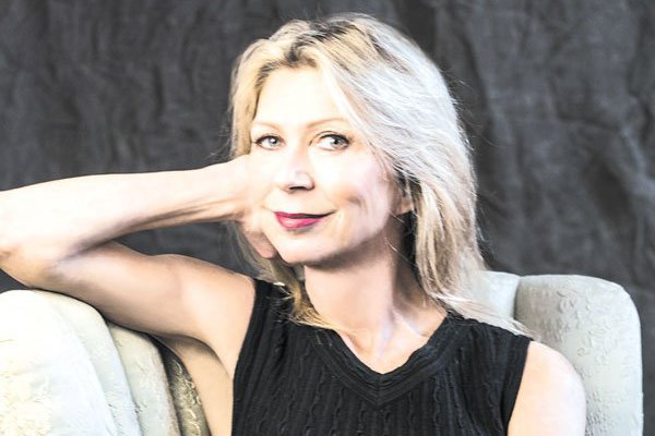 Investigadora: “Búsqueda de independencia financiera es lo que motiva a las mujeres a invertir”