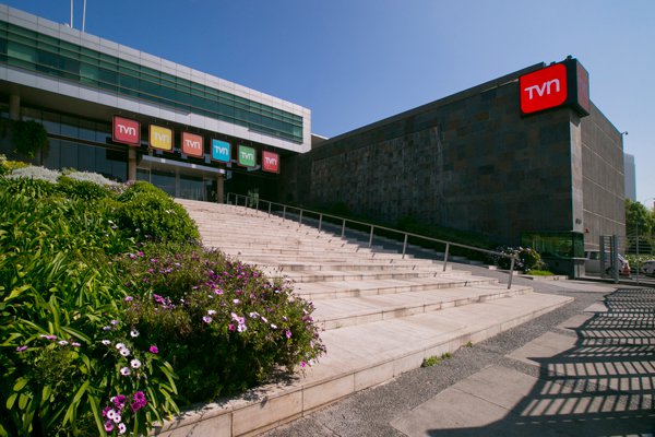 Problemas para TVN: Gobierno objeta plan de inversiones en recta final para entregar recursos