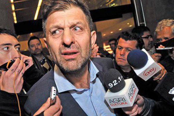Aníbal Mosa elevó su participación en Colo Colo ante la amenaza que representa Gabriel Ruiz-Tagle
