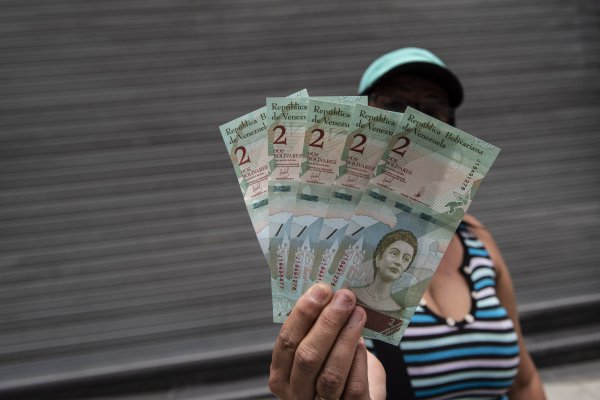 La descomunal cifra de inflación para Venezuela que proyecta el FMI en 2019