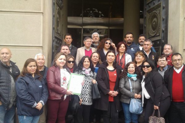 Trabajadores del sector público piden alza salarial de 8%