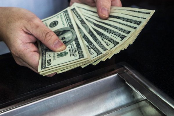 ¿Está pensando en vacaciones o compras navideñas? Sepa en cuánto estará el dólar a fin de año