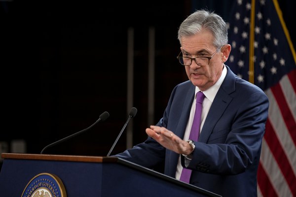 La Fed debatió subir tasas a nivel restrictivo pese a críticas de Donald Trump