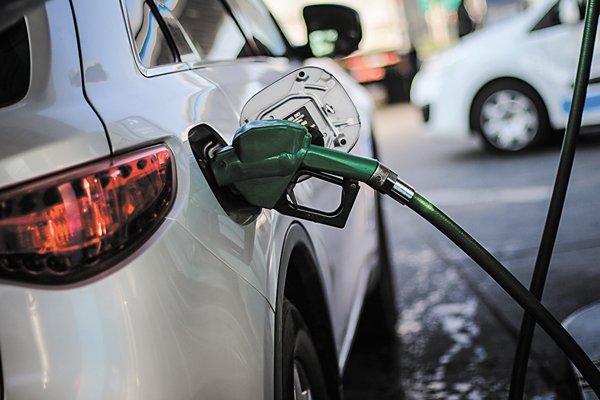 Baja en tarifas eléctricas contendrá efecto bencinas en el IPC