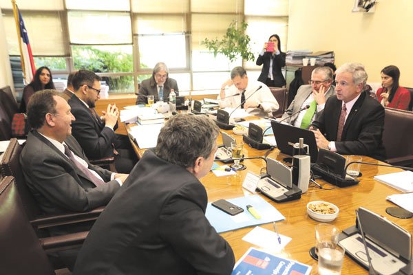 Comisión de Hacienda del Senado aprueba por unanimidad proyecto que crea el CFA