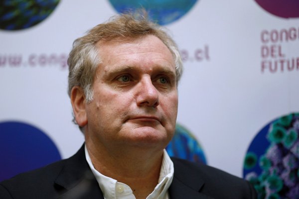 Mario Hamuy renuncia a Conicyt en medio de polémica por reducción en presupuesto para ciencia, tecnología e innovación