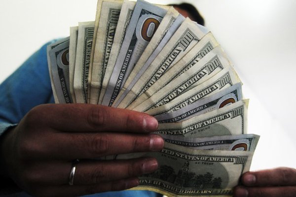 Dólar en Chile cambia el rumbo y sube al ritmo de alza internacional de la divisa
