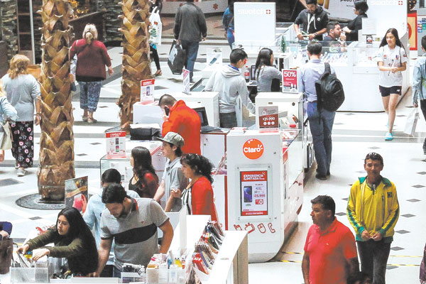 Fin de año anima las contrataciones: empleo temporal tiene fuerte alza en último trimestre