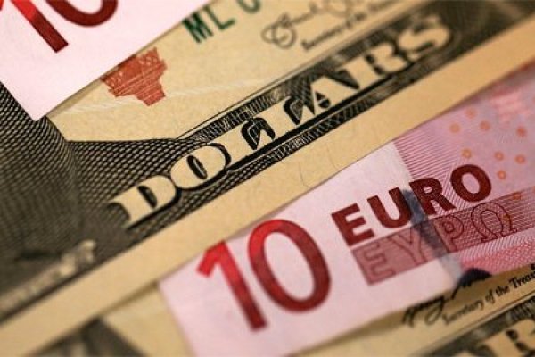 El euro y la libra se acercan a mínimos del año frente al dólar