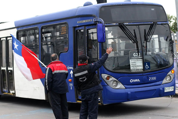 Lo que dejó la huelga en Subus: casi mil buses con destrozos