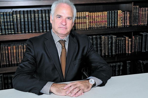 Socio de Puga Ortiz escribe nuevo libro