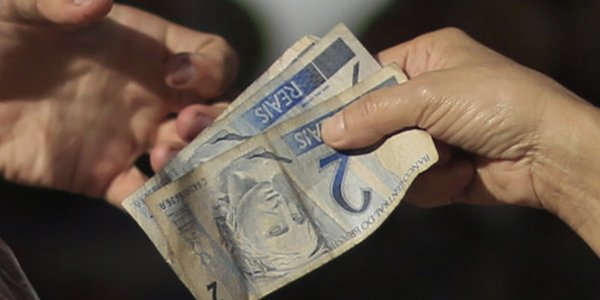 El mercado celebra triunfo de Bolsonaro: Acciones chilenas saltan y real es la moneda que más sube en el mundo