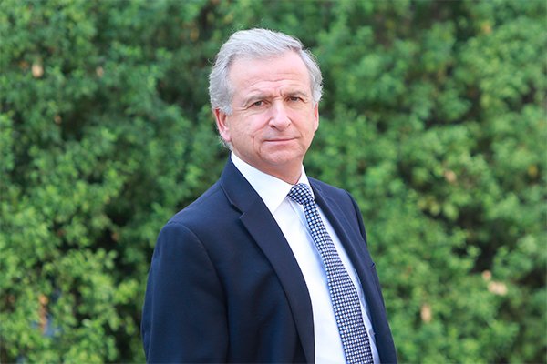 Ministro de Hacienda defiende reforma de pensiones ante críticas de las AFP