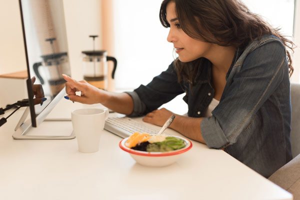 Un 30% de los trabajadores en Chile no almuerza