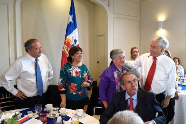 Las cartas del gobierno: Aumento de carrera militar y presión ciudadana