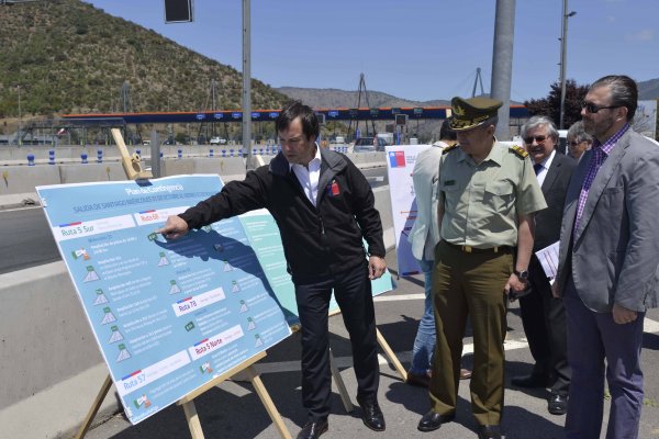 <p>Gobierno refuerza medidas en carreteras para este fin de semana largo</p>