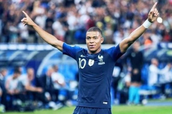Más que Messi y CR7: Kylian Mbappé se convierte en el jugador más caro