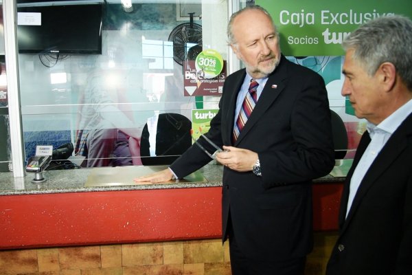 <p>Ministro Prokurica coordina a sector público y privado para destrabar proyectos de inversión mineros en Antofagasta</p>