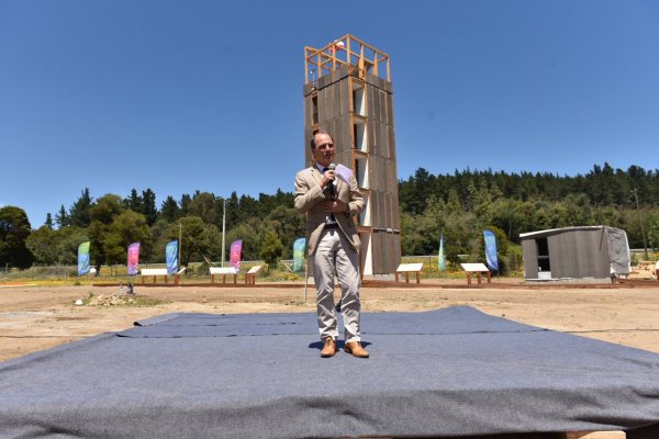 Minvu inaugura el edificio de madera más alto de América Latina y va por viviendas sociales