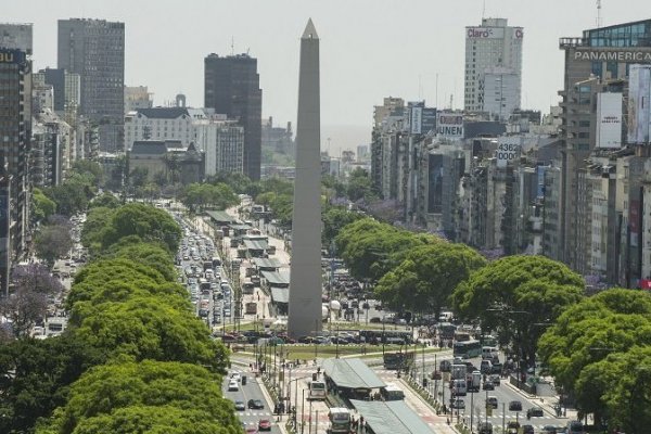 Fitch baja panorama de calificación de Argentina a negativo