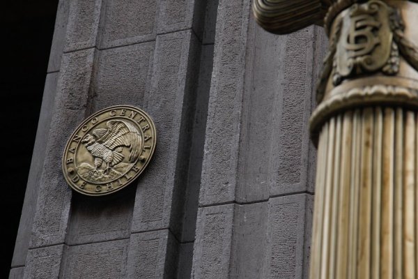 Operadores financieros esperan una nueva alza de tasas del Banco Central en enero