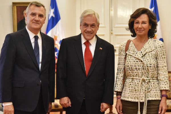 Ana Patricia Botín se reúne con presidente Piñera en su visita a Chile