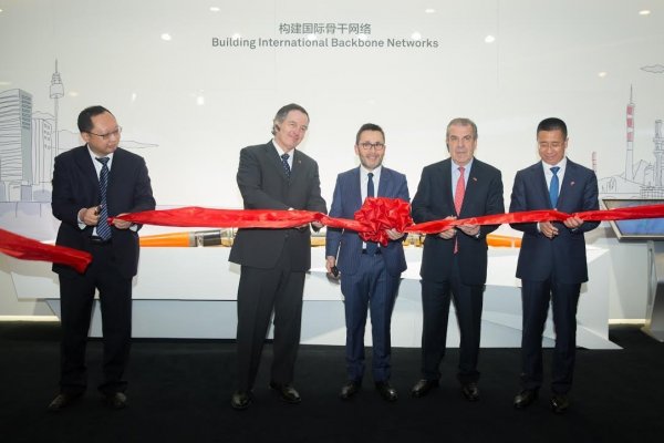 Huawei detalla avances de Fibra Óptica Austral y cable alista viaje desde China a Chile