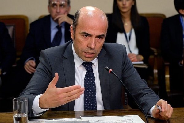 Contralor afirma que nadie le ha dicho que no debe seguir en el cargo
