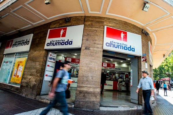 <p>Nuevo gerente general llega a Farmacias Ahumada y activa cierre de 50 locales y cerca de 500 despidos</p>