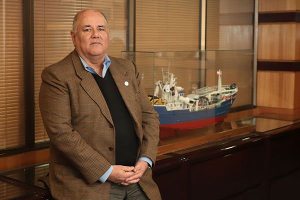 Pesqueras van al TDLC contra Subpesca y acusan ilegalidad en licitación del jurel