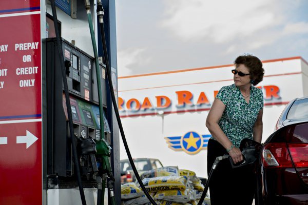Filial de combustibles del grupo Luksic concreta compra de red de travel centers en EEUU