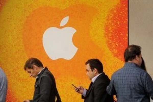 Apple cae en bolsa tras recorte de pedidos de producción de los tres modelos del iPhone