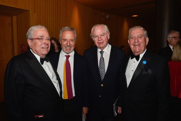 Eliodoro Matte reaparece en masivo evento de aniversario de Fundación Teatro del Lago