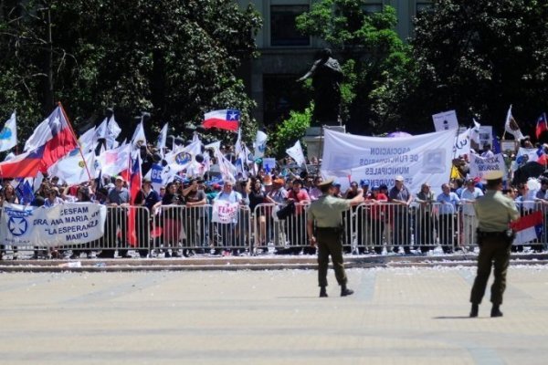 Reajuste sector público: gobierno mejora oferta, pero aún no hay acuerdo y llaman a paro nacional
