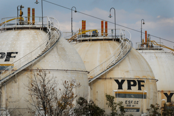 YPF abrirá su primera planta para exportar gas natural licuado