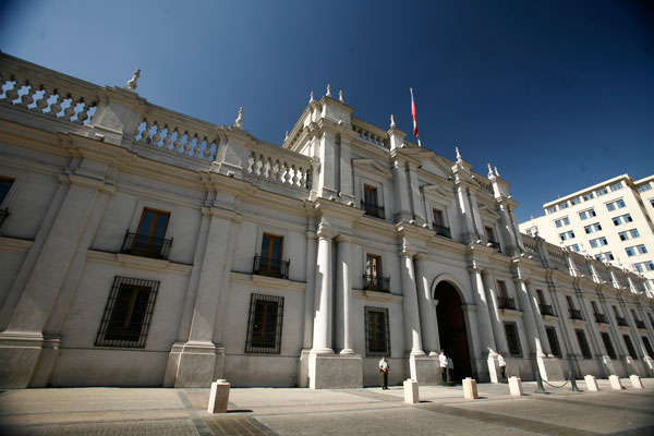 Reajuste al sector público: ¿Habrá alza de los sueldos para las autoridades?