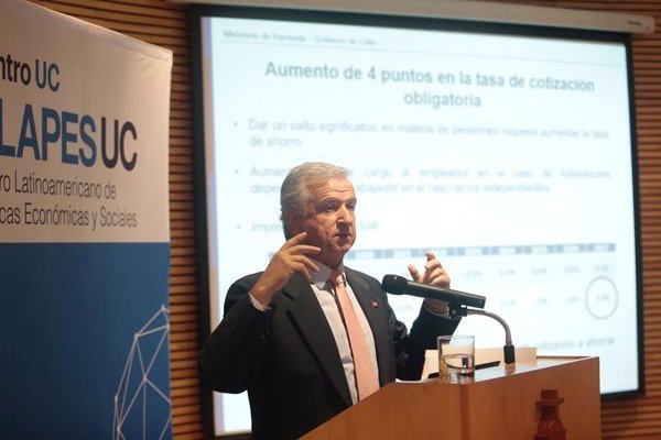 Hacienda: reforma previsional de Bachelet tenía mayor costo para el empleo
