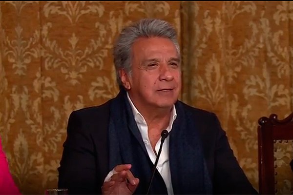 Presidente de Ecuador pide la renuncia de todo su gabinete