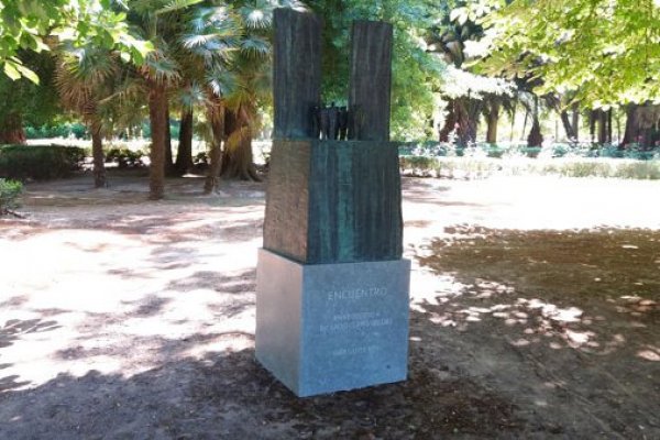 Viña Santa Rita inauguró escultura en homenaje a Ricardo Claro Valdés