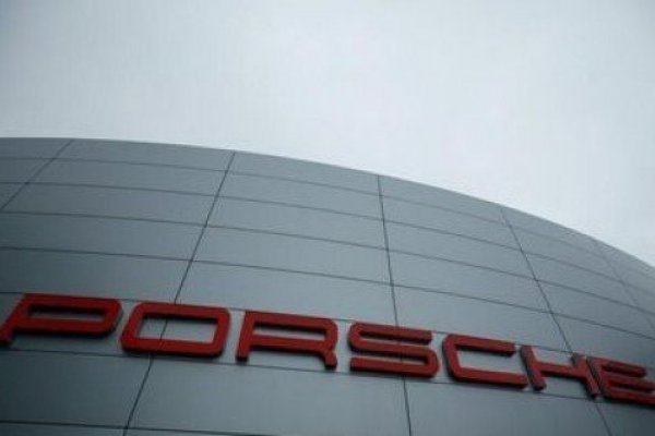Porsche planearía elevar ganancia para impulsar autos eléctricos