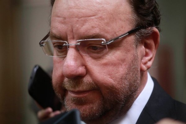 Ministro Alfredo Moreno lamenta renuncia de director nacional de la Conadi