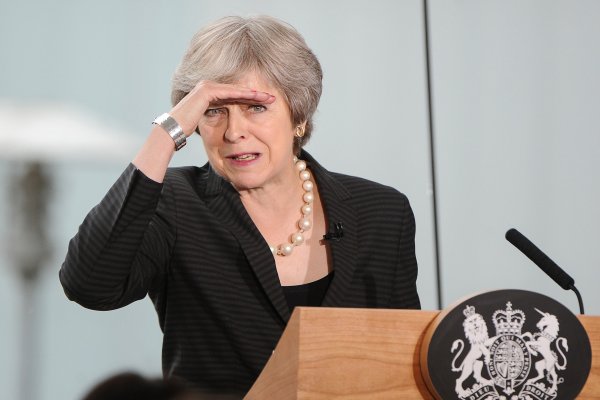 Un Brexit sin acuerdo contraería un 9,3% la economía, según el gobierno de May