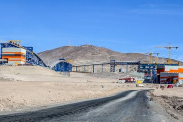 <p>Quiebre entre sindicatos ensombrece negociación colectiva en Sierra Gorda</p>