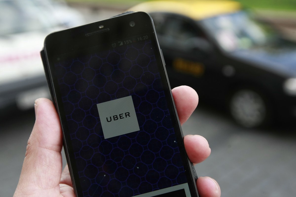 <p>Reforma tributaria: comercio propone subir a 19% impuesto digital y que aplique también a Uber y Airbnb</p>