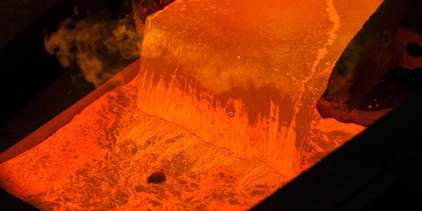 Cobre cierra su mejor mes del año con los inversionistas atentos a reunión de Xi y Trump