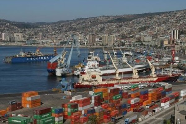 Paro en el puerto de Valparaíso: una de las empresas llega a acuerdo con los trabajadores