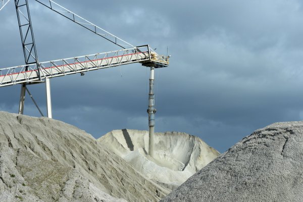 El sueño "casi imposible" del litio para Bolivia tienta a una minera sin experiencia